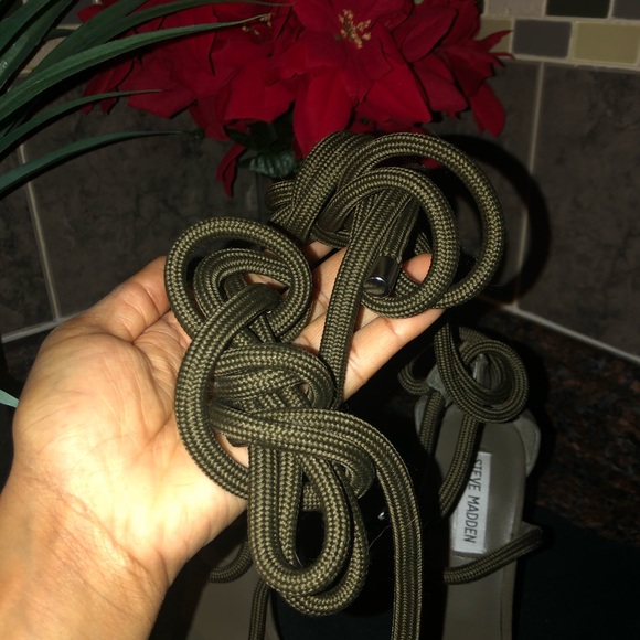 Steve Madden lace tied up Heel - Picture 6 of 8